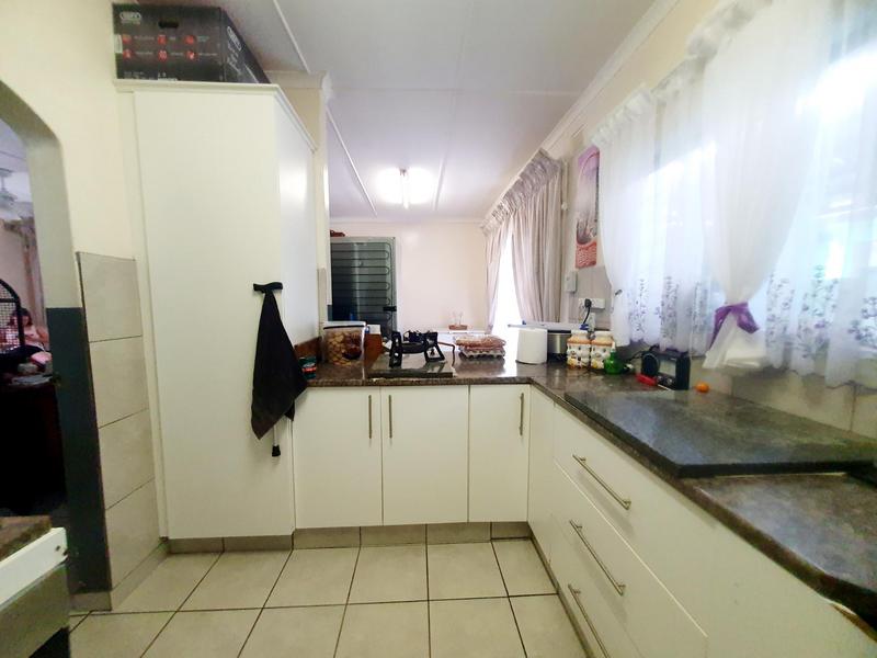 2 Bedroom Property for Sale in Sunwich Port KwaZulu-Natal