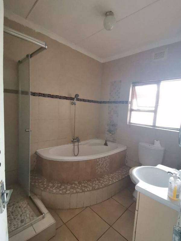 To Let 4 Bedroom Property for Rent in Empangeni Central KwaZulu-Natal