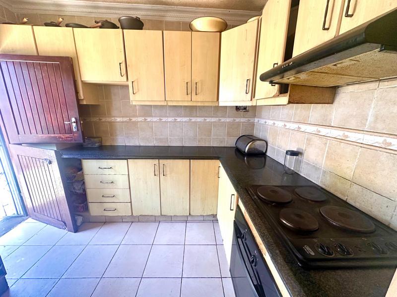 4 Bedroom Property for Sale in Umlazi KwaZulu-Natal