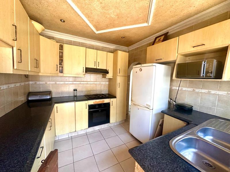 4 Bedroom Property for Sale in Umlazi KwaZulu-Natal