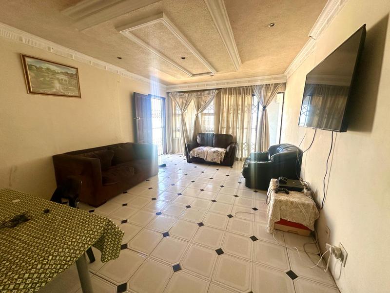 4 Bedroom Property for Sale in Umlazi KwaZulu-Natal