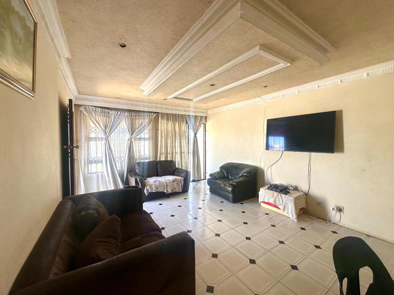 4 Bedroom Property for Sale in Umlazi KwaZulu-Natal