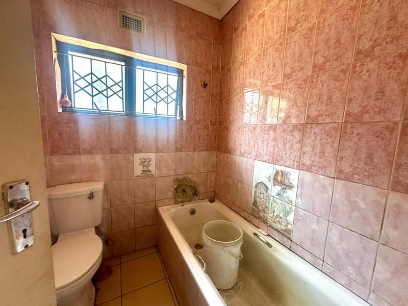 4 Bedroom Property for Sale in Umlazi KwaZulu-Natal