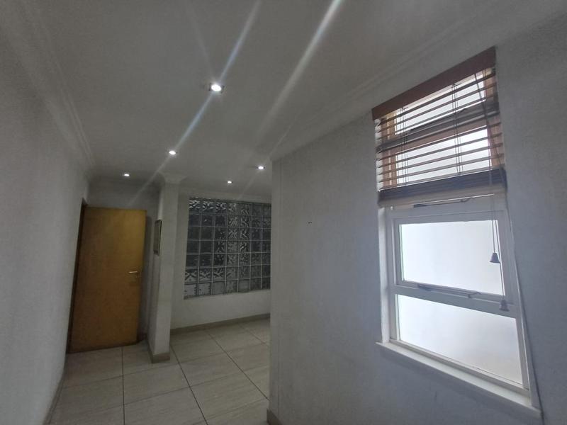 To Let 3 Bedroom Property for Rent in Essenwood KwaZulu-Natal