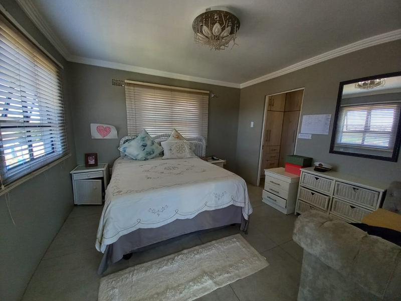 5 Bedroom Property for Sale in Caneside KwaZulu-Natal