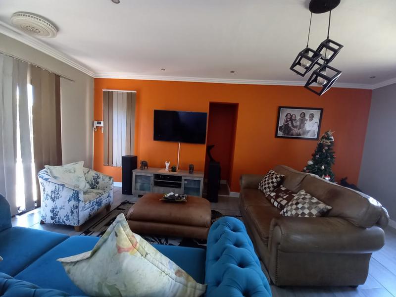 5 Bedroom Property for Sale in Caneside KwaZulu-Natal