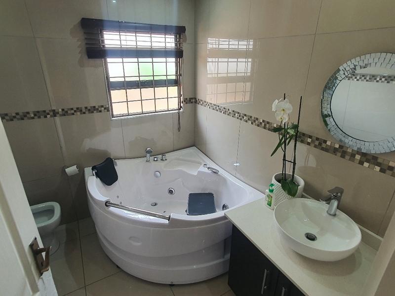 4 Bedroom Property for Sale in Somerset Park KwaZulu-Natal