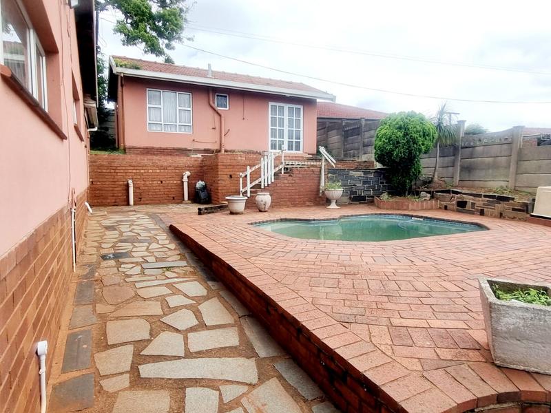 4 Bedroom Property for Sale in Montclair KwaZulu-Natal