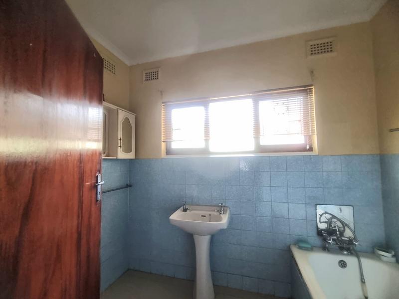 4 Bedroom Property for Sale in Montclair KwaZulu-Natal