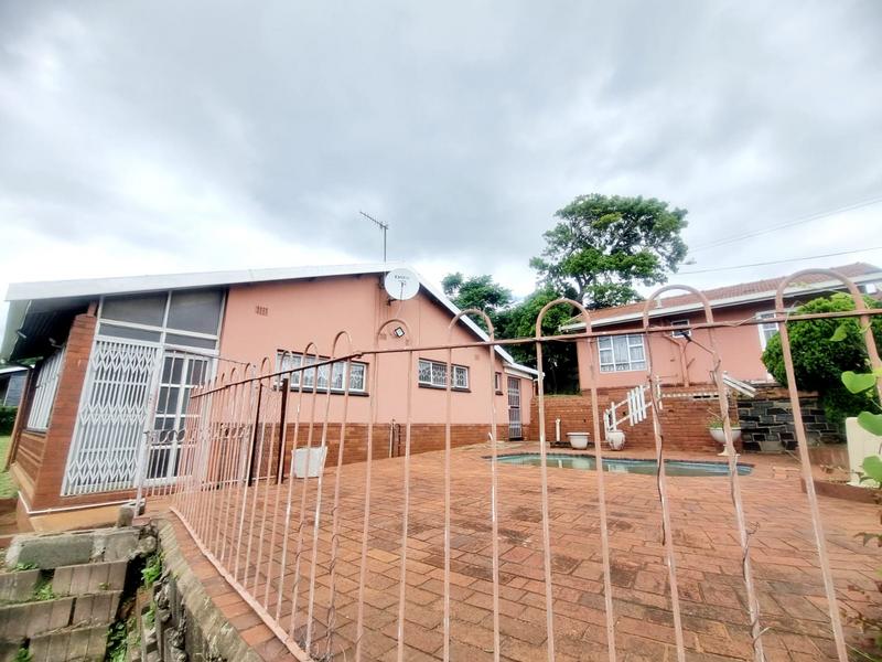 4 Bedroom Property for Sale in Montclair KwaZulu-Natal