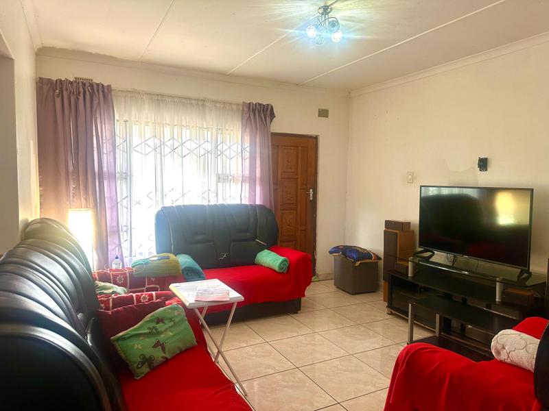 3 Bedroom Property for Sale in Umlazi KwaZulu-Natal