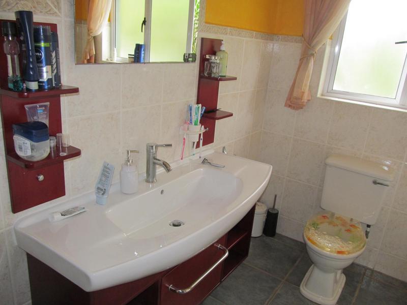 3 Bedroom Property for Sale in Uvongo KwaZulu-Natal