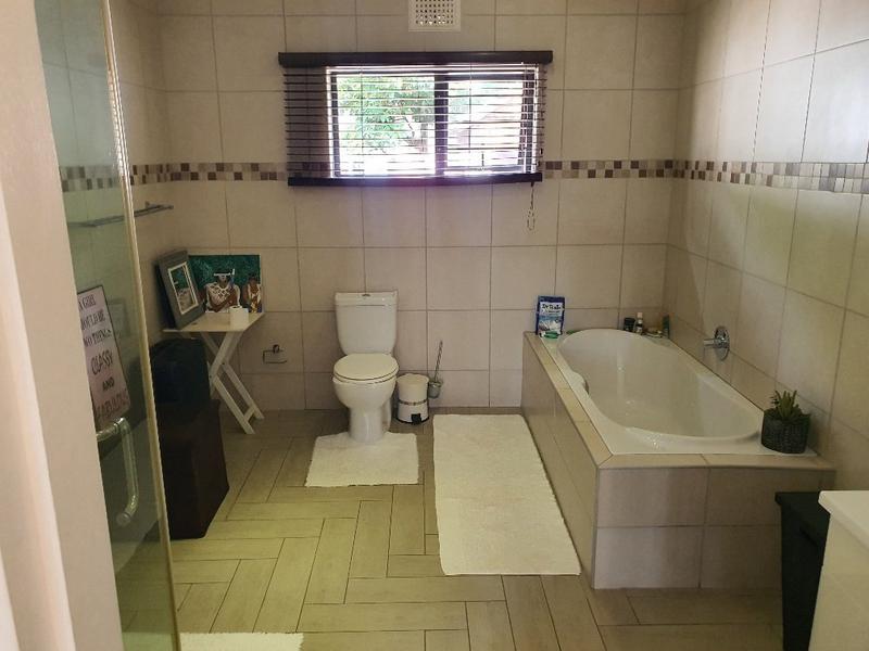 5 Bedroom Property for Sale in Glen Ashley KwaZulu-Natal