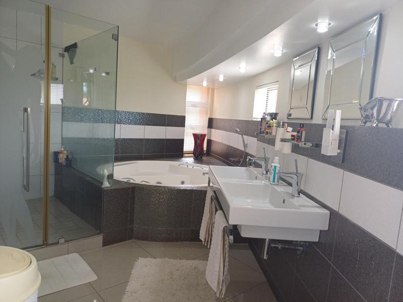 4 Bedroom Property for Sale in Umhlanga Ridge KwaZulu-Natal