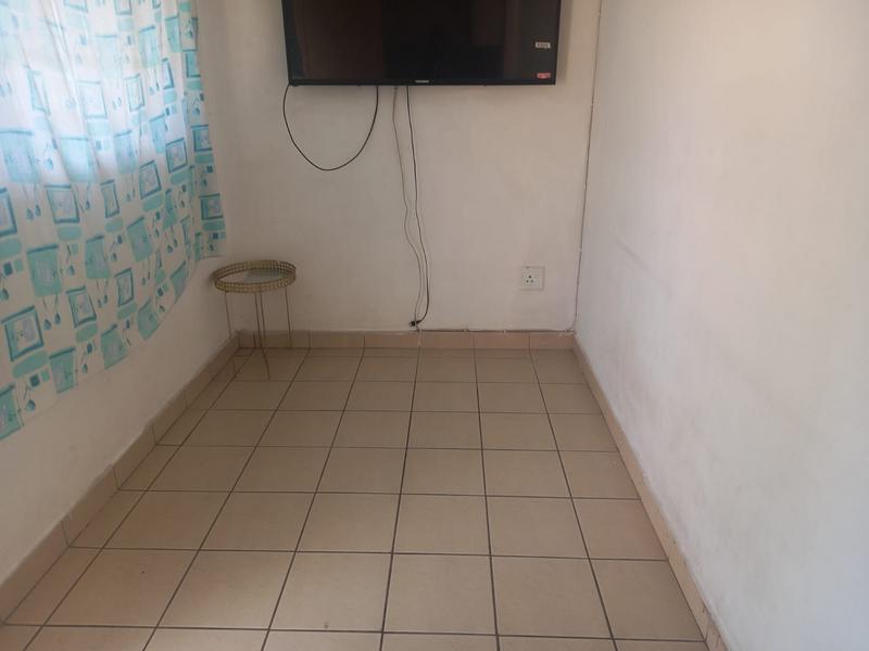 To Let 1 Bedroom Property for Rent in Sea View KwaZulu-Natal