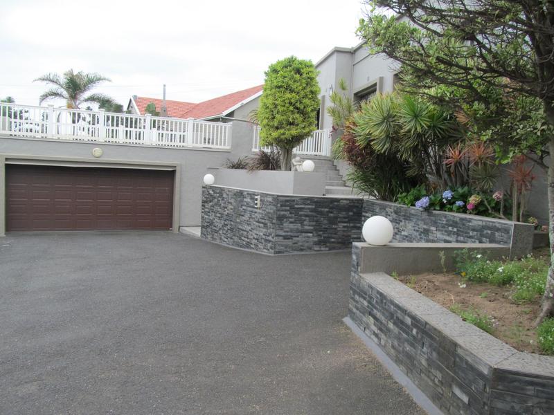 5 Bedroom Property for Sale in Uvongo KwaZulu-Natal