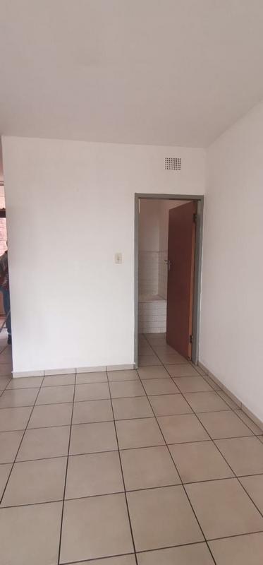 To Let 1 Bedroom Property for Rent in Empangeni Central KwaZulu-Natal