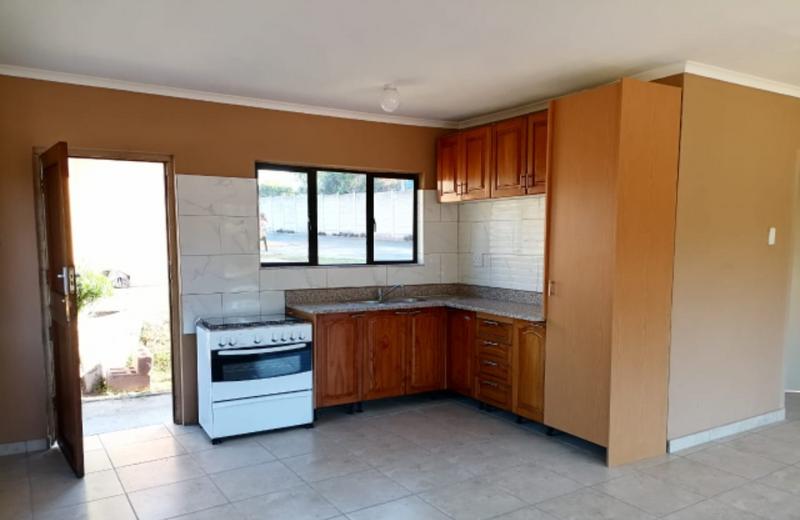 To Let 1 Bedroom Property for Rent in Crestview KwaZulu-Natal