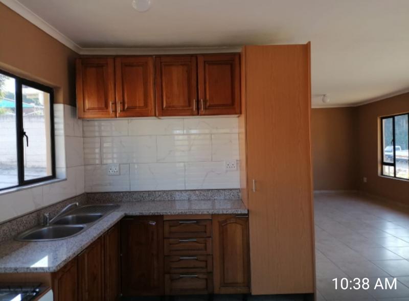 To Let 1 Bedroom Property for Rent in Crestview KwaZulu-Natal