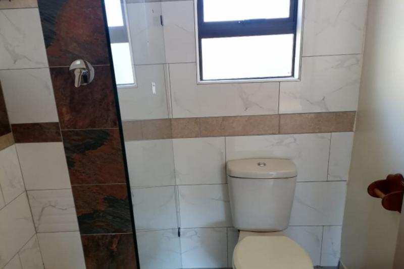 To Let 1 Bedroom Property for Rent in Crestview KwaZulu-Natal