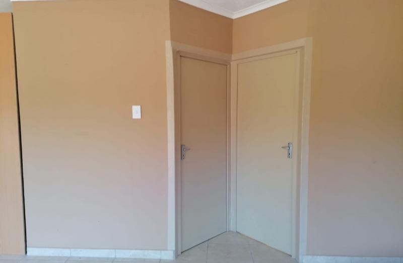 To Let 1 Bedroom Property for Rent in Crestview KwaZulu-Natal