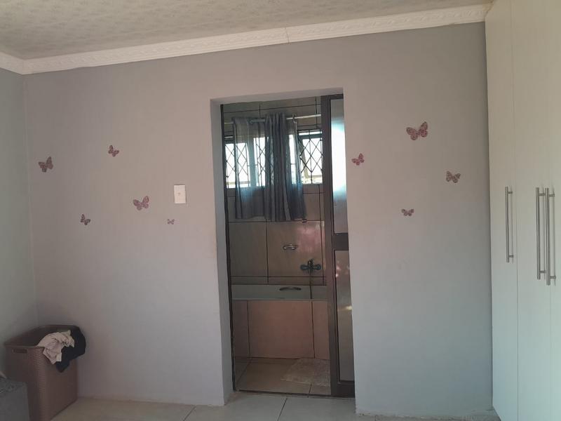 5 Bedroom Property for Sale in Nazareth KwaZulu-Natal