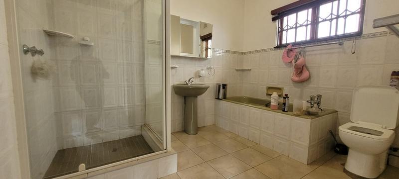 To Let 4 Bedroom Property for Rent in Umkomaas KwaZulu-Natal