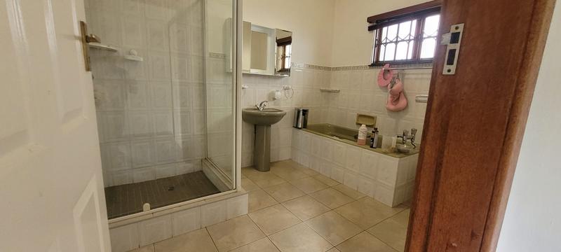 To Let 4 Bedroom Property for Rent in Umkomaas KwaZulu-Natal