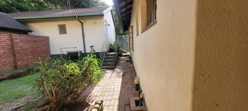 To Let 4 Bedroom Property for Rent in Umkomaas KwaZulu-Natal