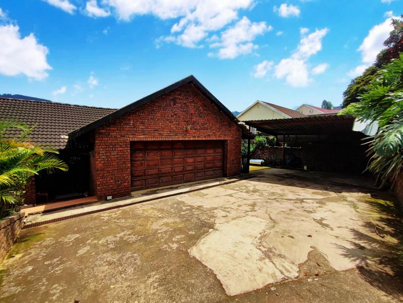 5 Bedroom Property for Sale in Oak Park KwaZulu-Natal