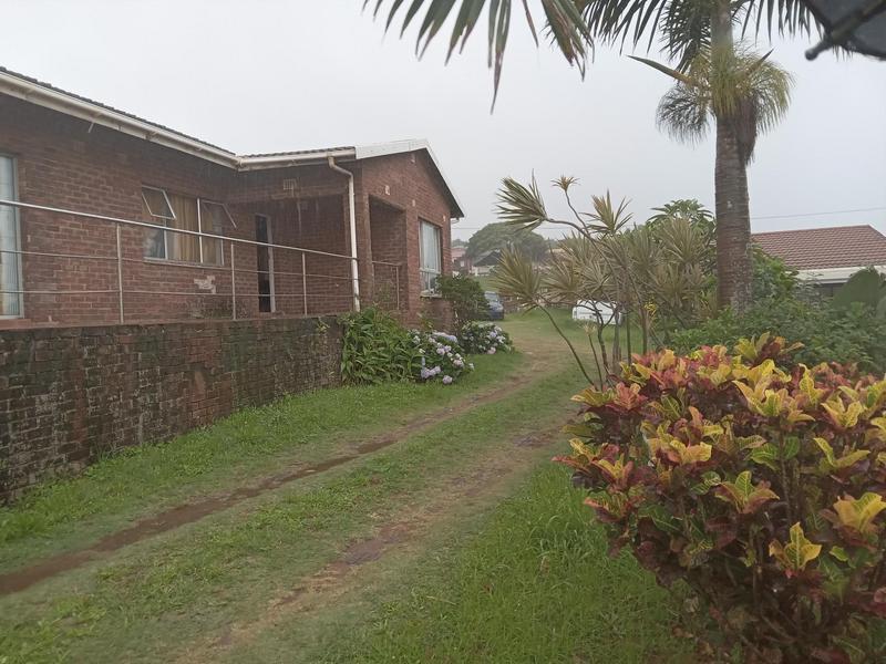 7 Bedroom Property for Sale in Treasure Beach KwaZulu-Natal