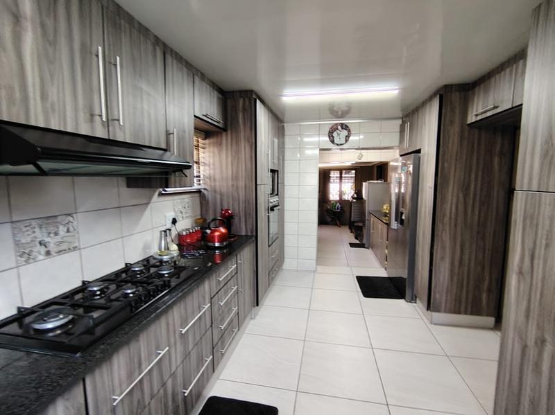 4 Bedroom Property for Sale in Kharwastan KwaZulu-Natal