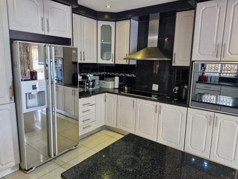 5 Bedroom Property for Sale in Umhlatuzana KwaZulu-Natal
