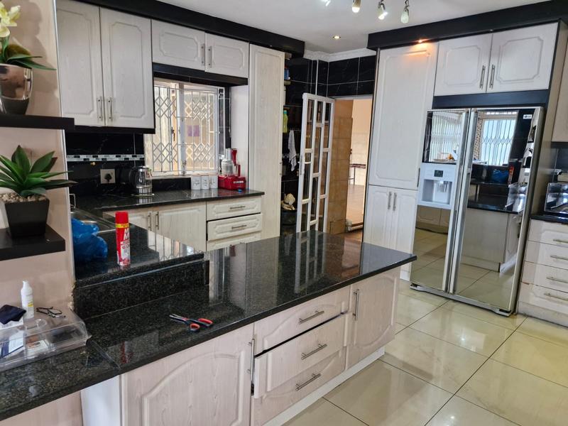 5 Bedroom Property for Sale in Umhlatuzana KwaZulu-Natal