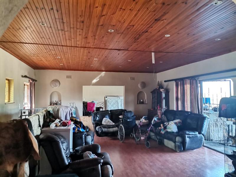 6 Bedroom Property for Sale in Margate KwaZulu-Natal