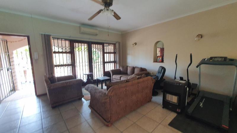 3 Bedroom Property for Sale in Umtentweni KwaZulu-Natal