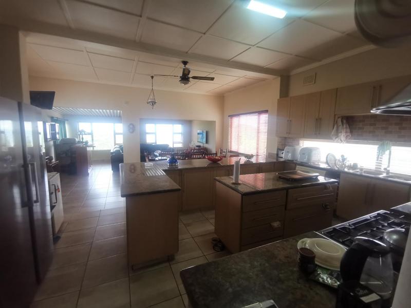 6 Bedroom Property for Sale in Uvongo KwaZulu-Natal