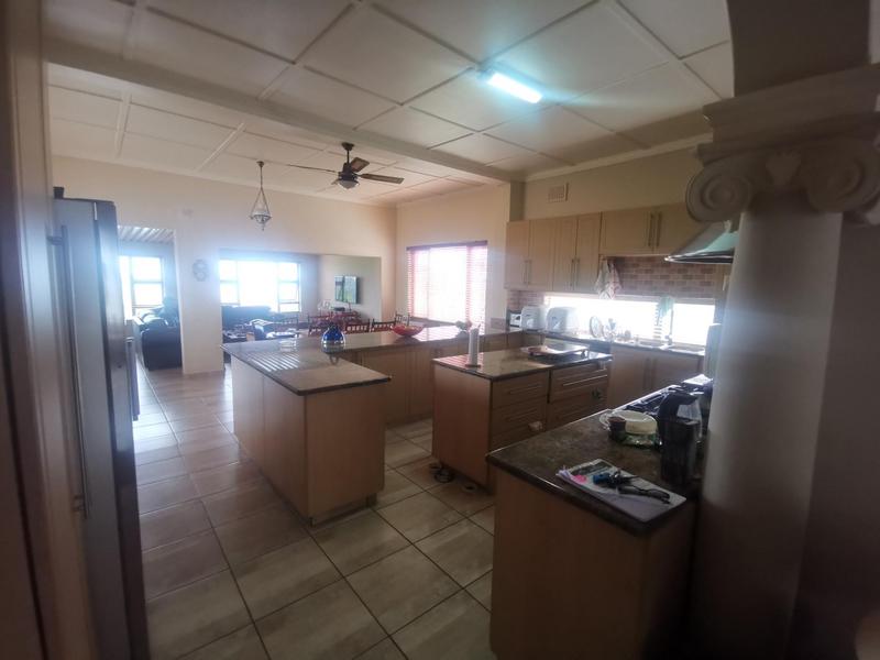 6 Bedroom Property for Sale in Uvongo KwaZulu-Natal