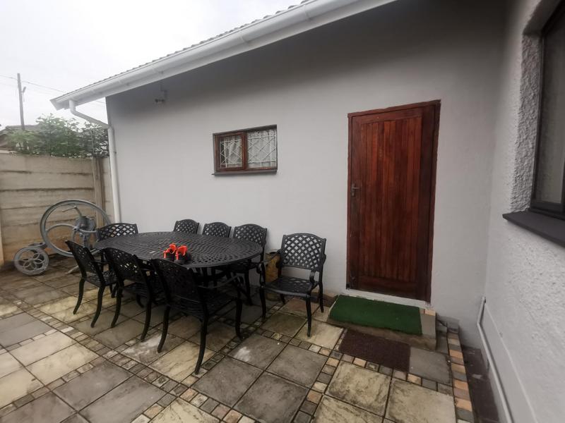 6 Bedroom Property for Sale in Uvongo KwaZulu-Natal