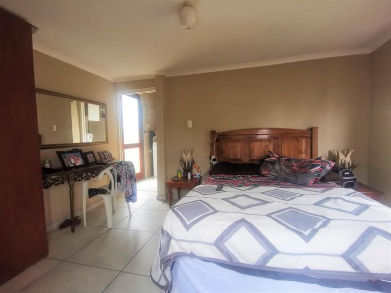 6 Bedroom Property for Sale in Uvongo KwaZulu-Natal