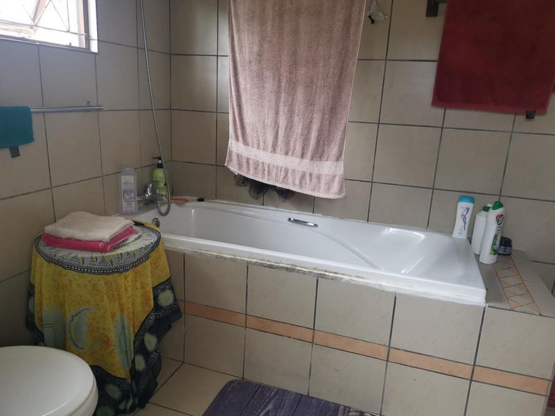 6 Bedroom Property for Sale in Uvongo KwaZulu-Natal