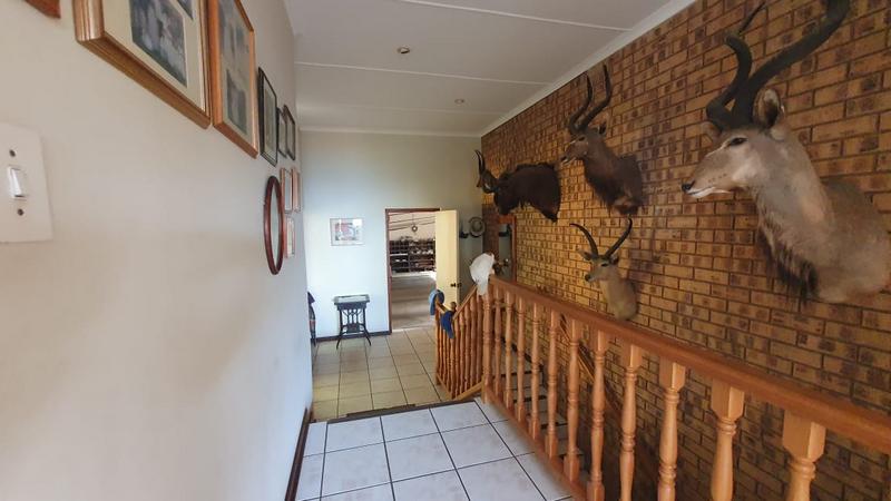 6 Bedroom Property for Sale in Uvongo KwaZulu-Natal