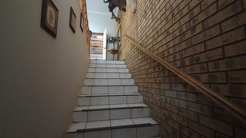 6 Bedroom Property for Sale in Uvongo KwaZulu-Natal