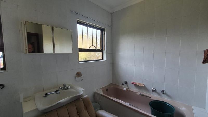 6 Bedroom Property for Sale in Uvongo KwaZulu-Natal