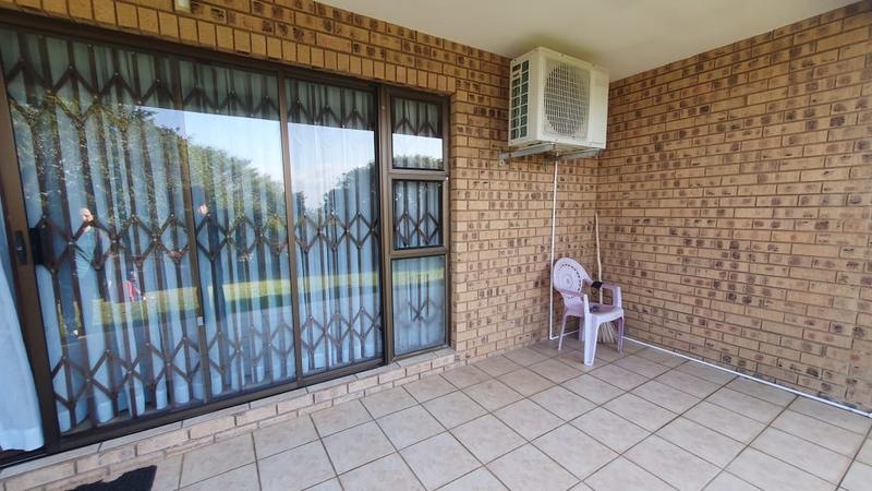 6 Bedroom Property for Sale in Uvongo KwaZulu-Natal