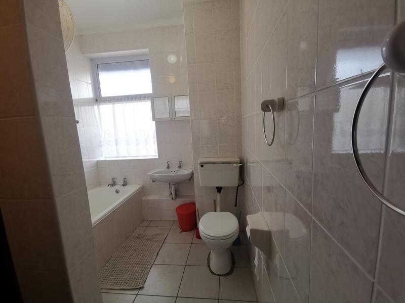 2 Bedroom Property for Sale in Uvongo KwaZulu-Natal