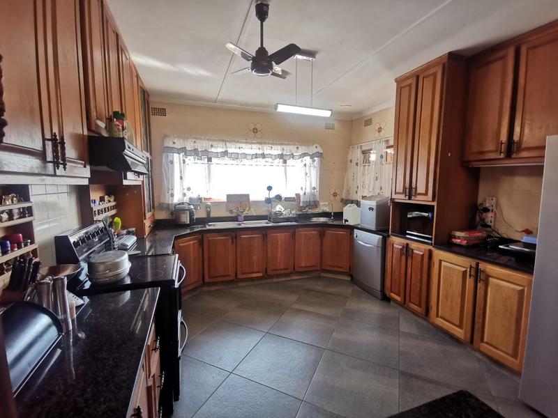 7 Bedroom Property for Sale in St Michaels On Sea KwaZulu-Natal