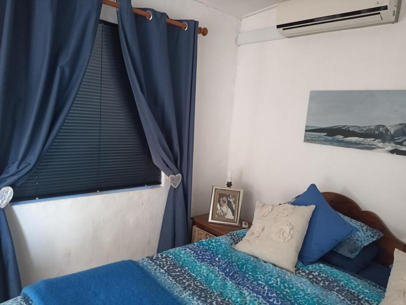 5 Bedroom Property for Sale in Glenmore Beach KwaZulu-Natal