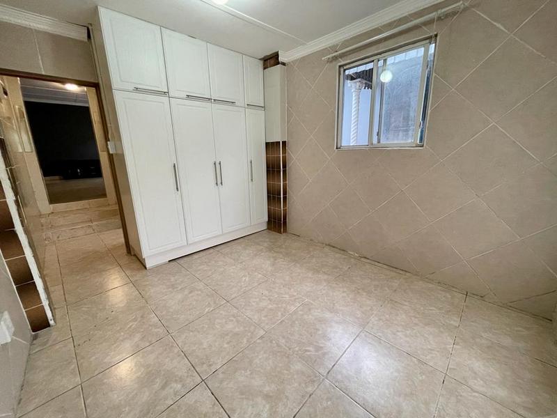 To Let 1 Bedroom Property for Rent in Sea View KwaZulu-Natal