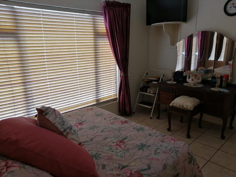 5 Bedroom Property for Sale in Hibberdene KwaZulu-Natal